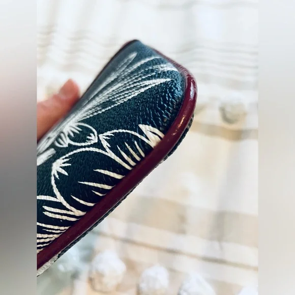 •Nine West Wristlet• - Picture 5 of 8